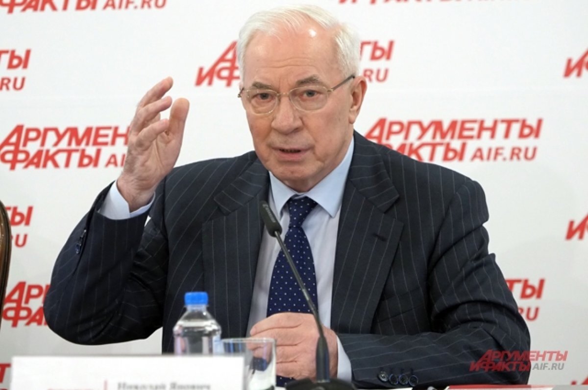    Экс-премьер Украины Азаров: Киев жертвует всем в попытке подставить Россию