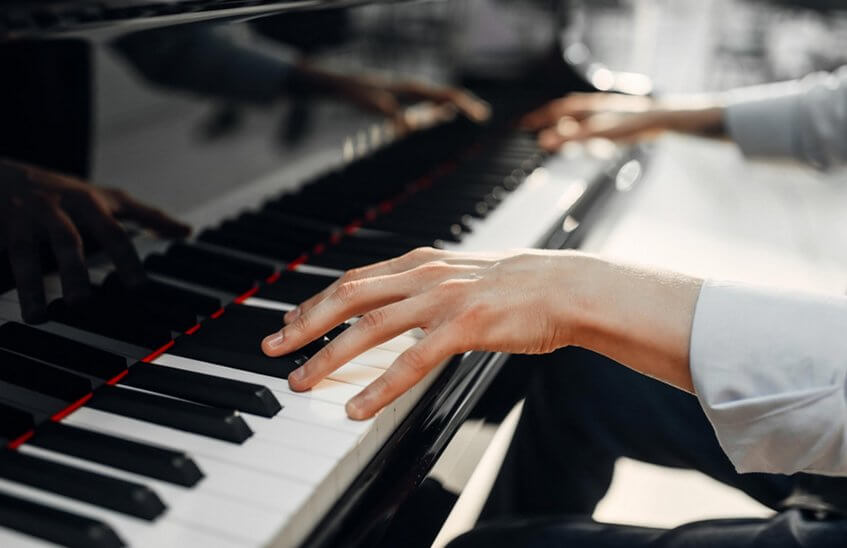 красивое пианино. педагог пианист. начинающий пианист. дети пианисты. начинающий пианист.