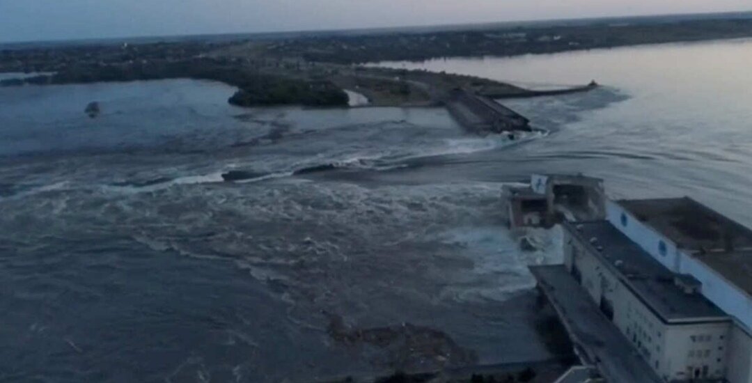 Помнится, когда произошёл этот теракт и воды Днепра хлынули через узкое горлышко в Чёрное море, я сказал о грядущей экологической и биологической катастрофе. Жаль, не многие тогда услышали меня.-2