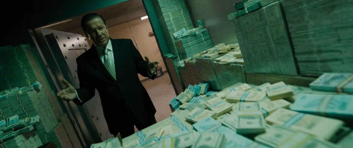 Сто миллионов. Папандопуло из Одессы предлагал такую же сумму за серебряный крест.