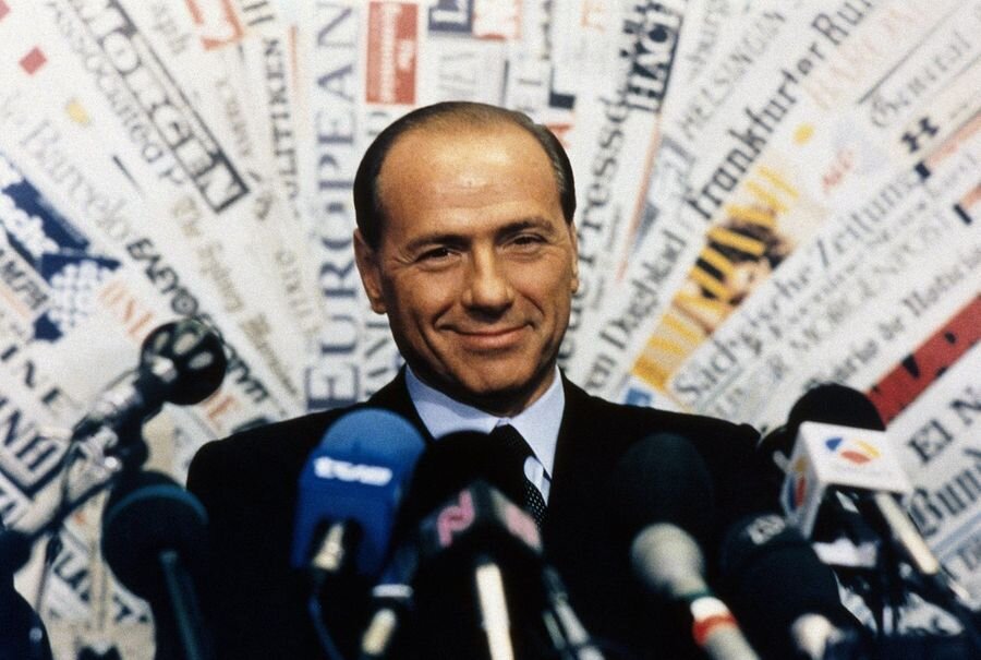 Пресс-конференция Сильвио Берлускони в 1993 году. Начало карьеры политика. Фото: Franco Origlia