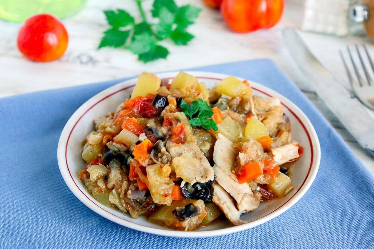 Тушеные овощи с куриной грудкой: