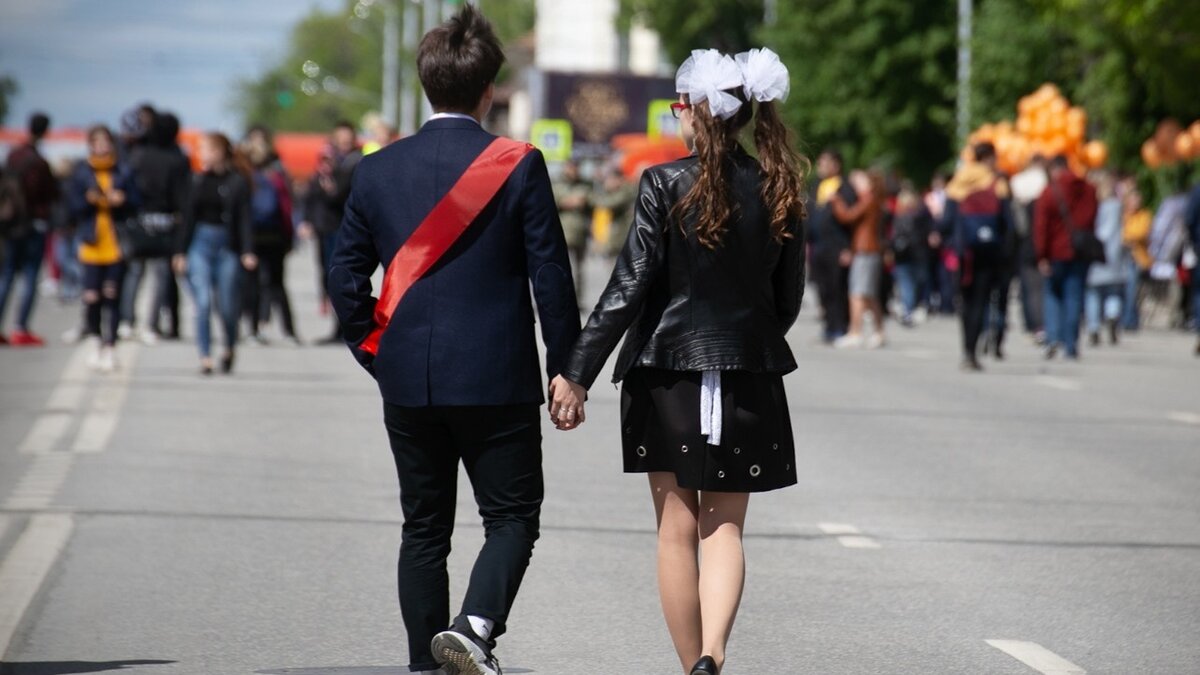     Сервис Авито выяснил, во сколько в Казани обходится школьный выпускной в 2023 году. Праздники проведут 23 и 24 июня по всей стране.