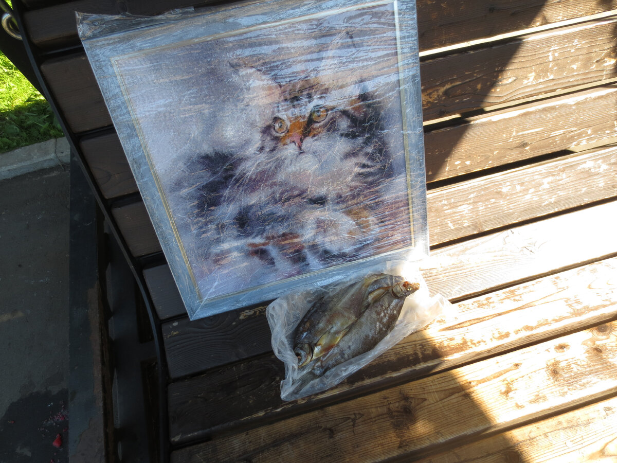 Мы гуляем и по дороге немного затариваемся что поесть