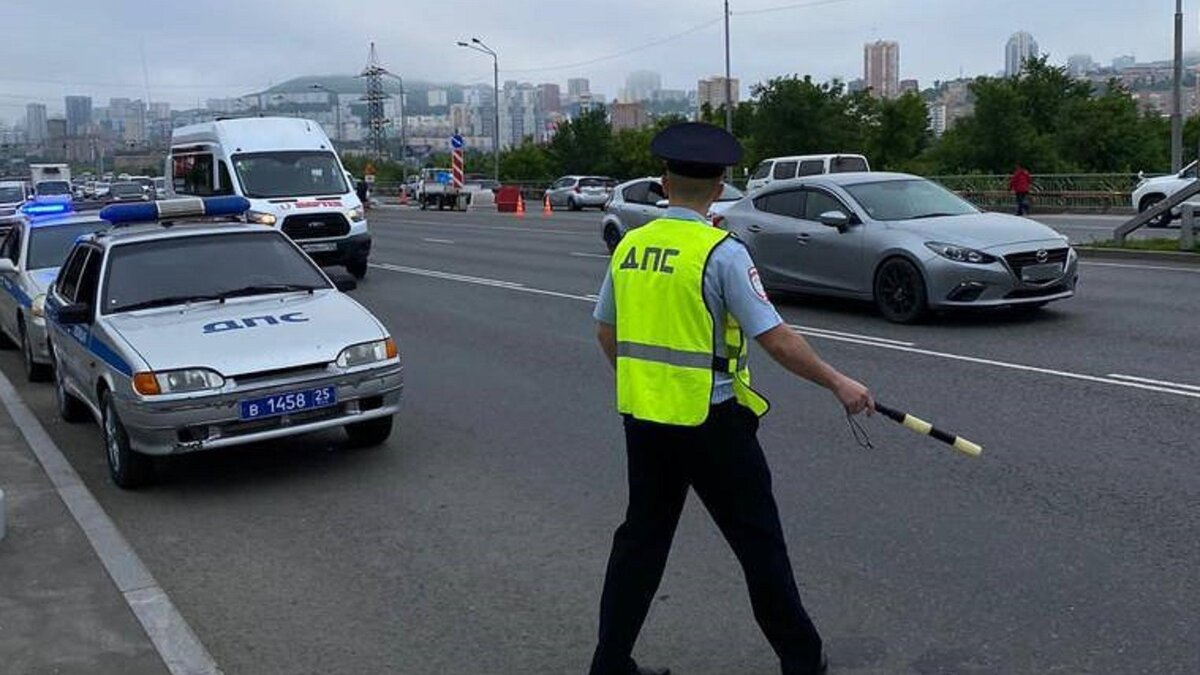     Во Владивостоке будут проверять автобусы в рамках специального профилактического мероприятия. В ГИБДД города уточнили, какие нарушения выявляются чаще всего.