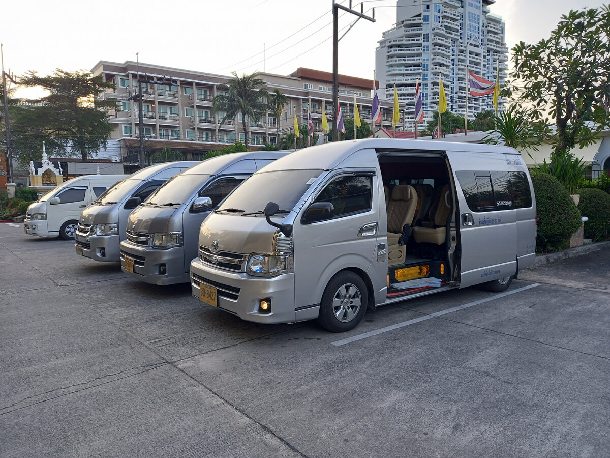 Наш экскурсионный минивэн. Остров Пхукет. Таиланд.