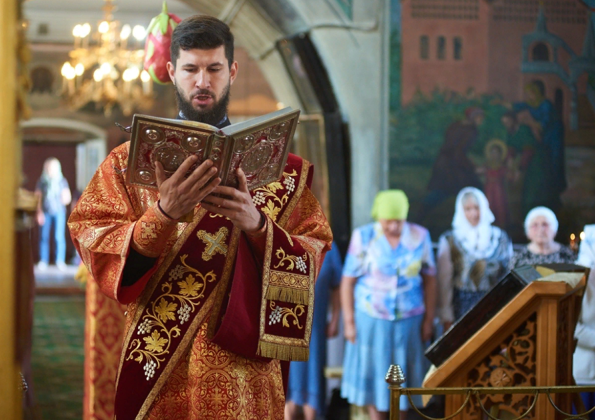 Иерусалим. Божественаяли́турги́я. Литургия у православных. Храм православный боголужениелитурги. Православная литургия, анафора, евхаристический канон.