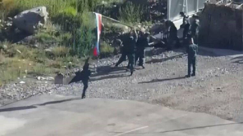 Азербайджанская провокация у моста Хакари. Фото из открытых источников сети Интернета