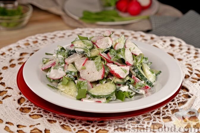 редис, огурцы, щавель, майонез, соль, перец чёрный молотый