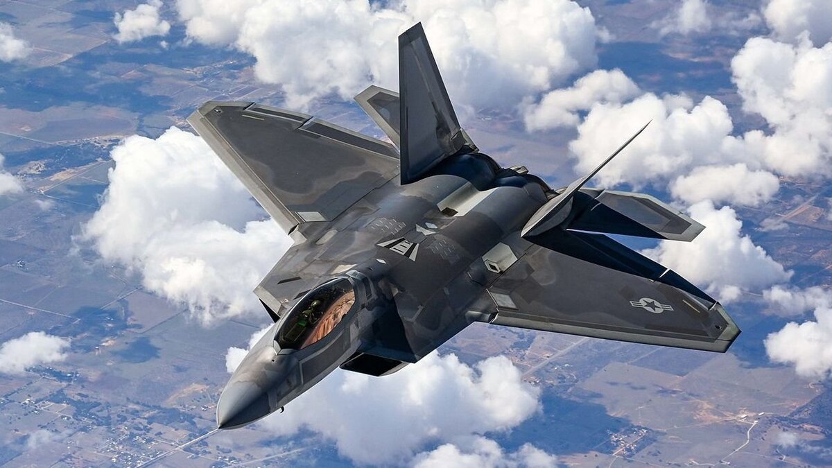 Малозаметный истребитель F-22 Raptor ВВС США. Фото: commons.wikimedia.org