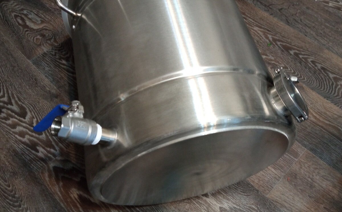 Дно перегонного куба, сливной кран и выход под ТЭН