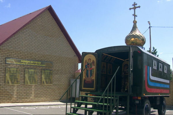    Передвижной храм на плацу воинского соединения