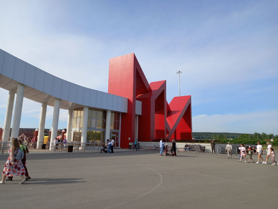 23 августа московская площадь кемерово. Московская площадь Кемерово. Моковская площадь Кемерово. Вид на Московскую площадь Кемерово. Плаза в Кемерово на Московской площади