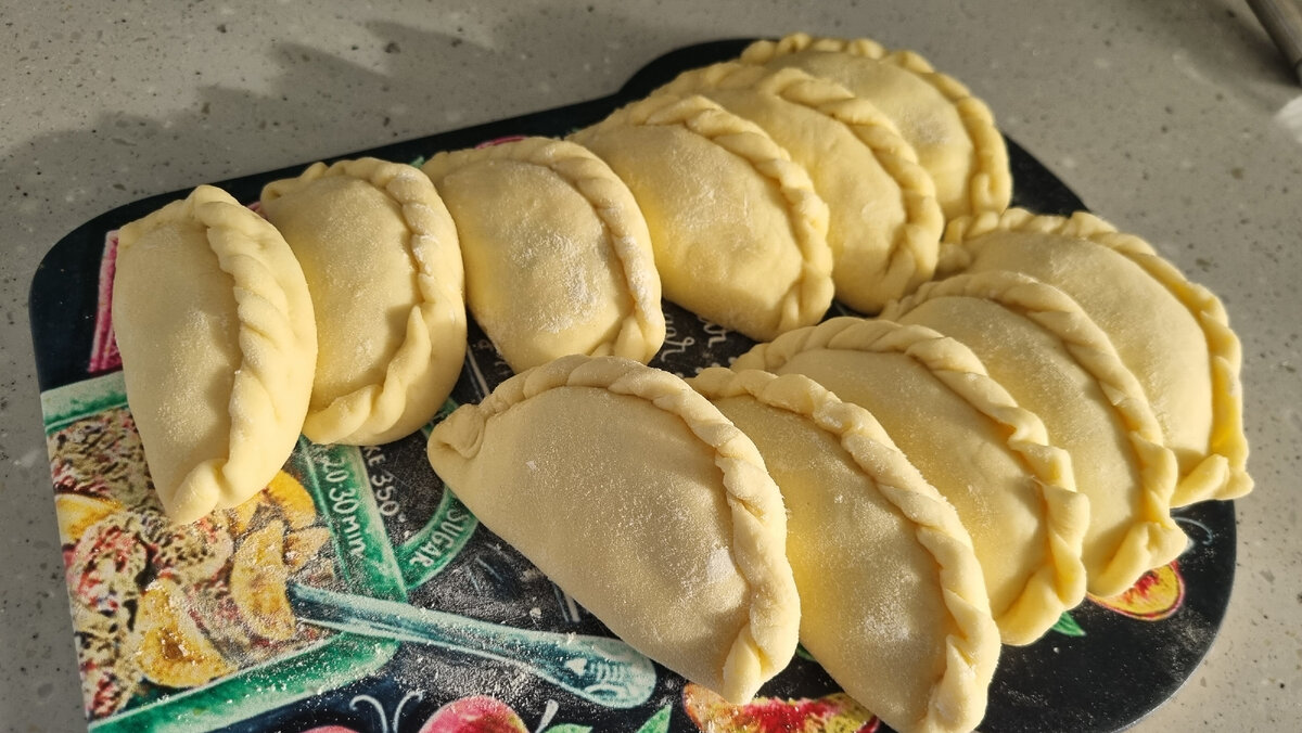 Вареники с творогом и зеленью, а тесто на греческом йогурте