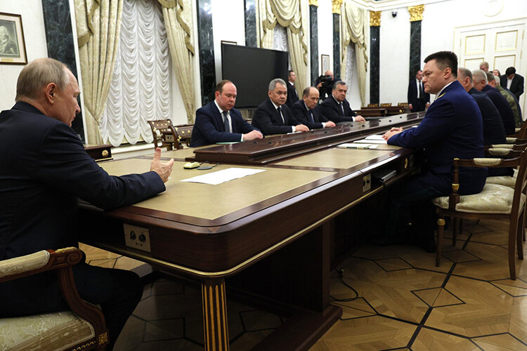    Сегодня днем Путин отдельно собрал в Кремле силовиков, участвовавших в пресечении мятежа и обеспечивавших безопасность Фото: kremlin.ru