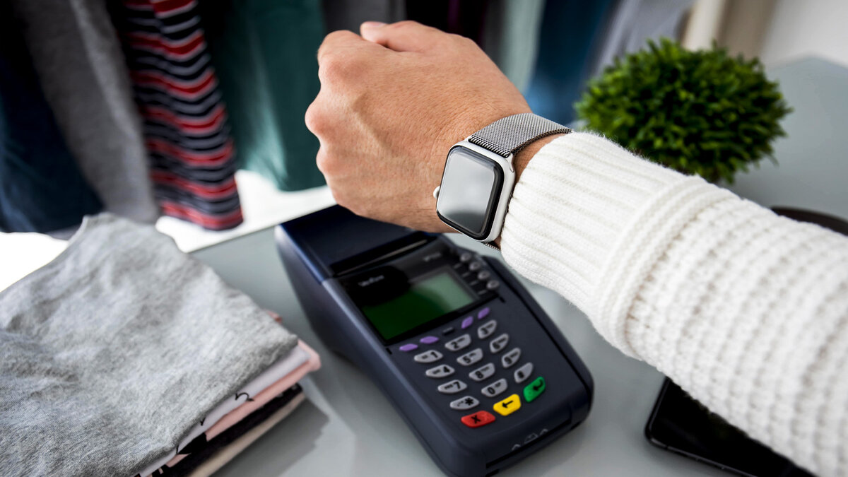 Оплата умными часами удобная штука, но относительно недавно NFC появился и в фитнес-браслетах.