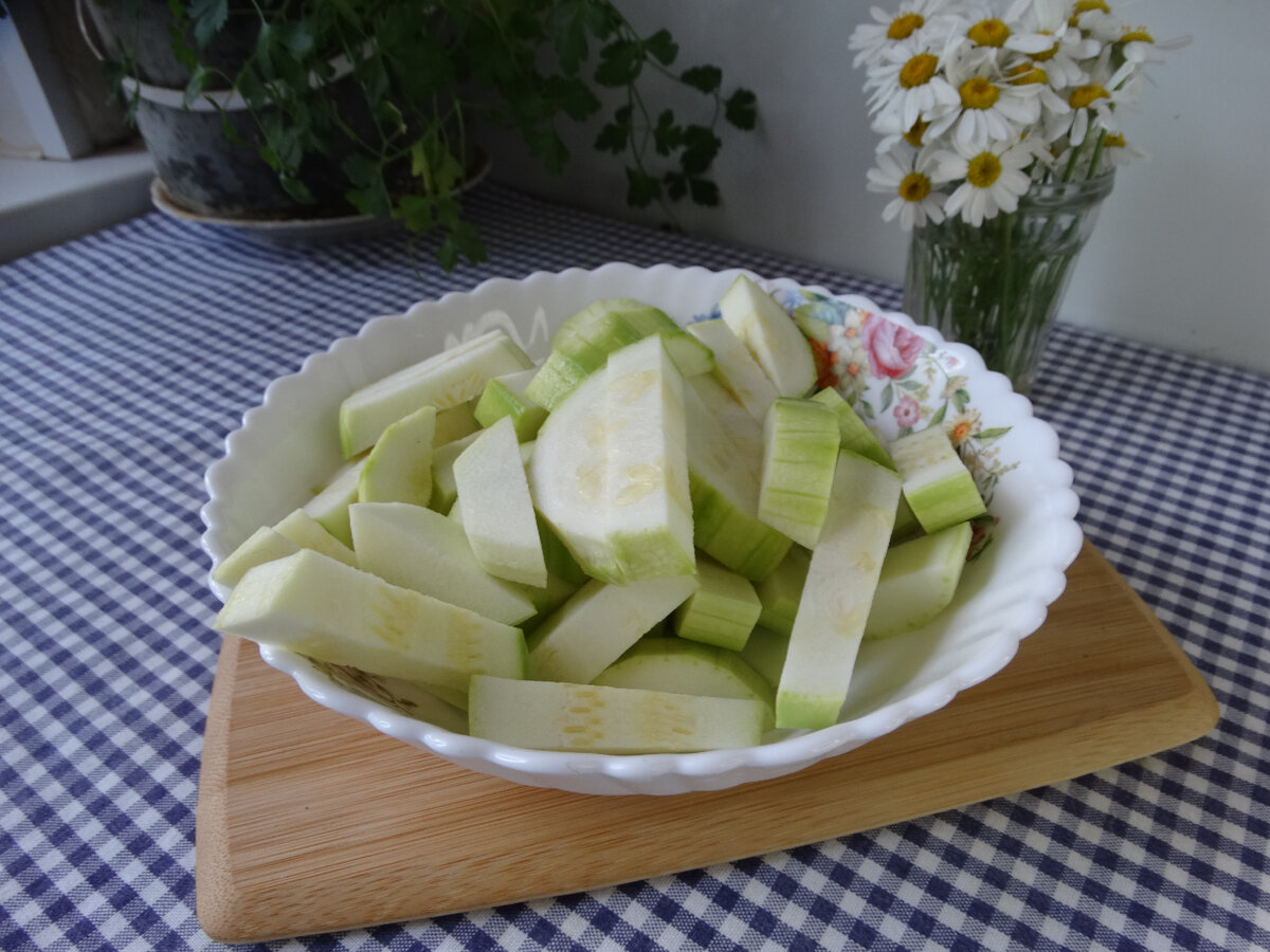 Жареные кабачки в соевом соусе с кунжутом | Готовим вкусно дома/ Кулинария/  Рецепты | Дзен