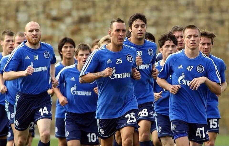    На тренировках Юрий выкладывался по полной. Но пробиться в основу того "Зенита", будущего обладателя Кубка УЕФА, - было очень трудно. Фото: ФК "Зенит" / vk.com/yuriy1986rodenkov