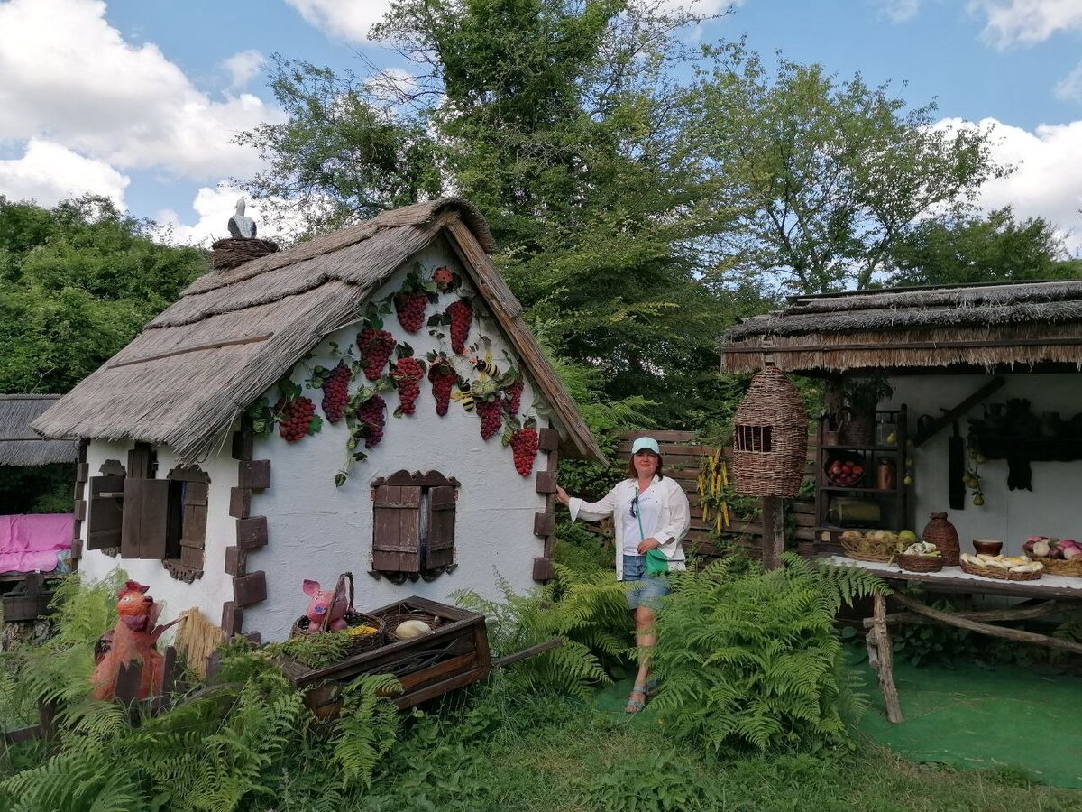 Казачий курень с подворьем