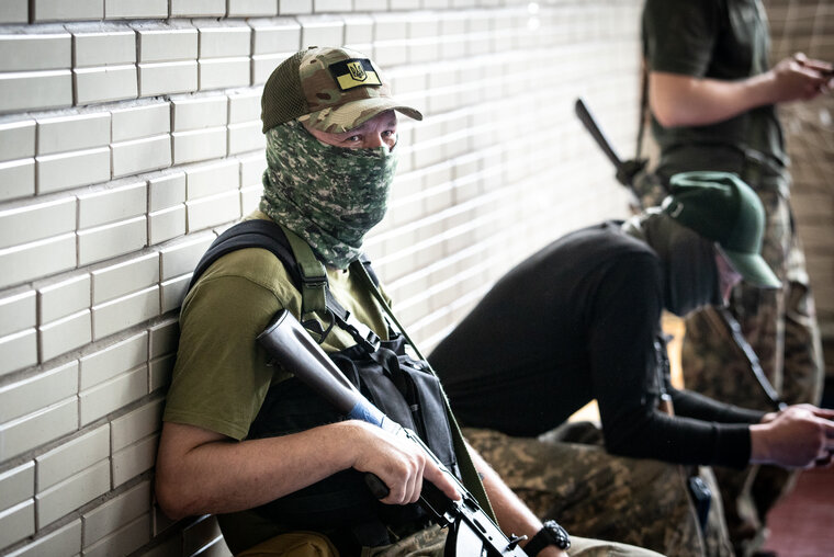    Солдаты ВСУ стали большой частью клиентуры секс-шопа