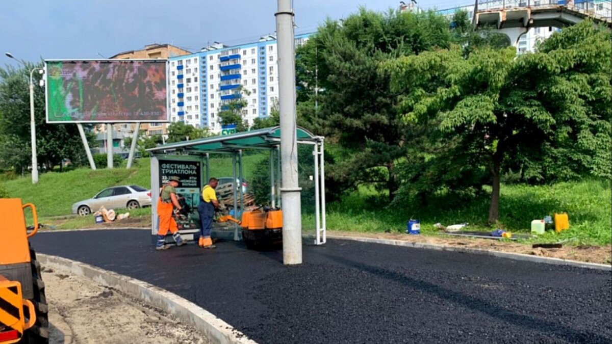     В дальневосточной столице в этому году должны комплексно привести в порядок 30 улиц, сообщает пресс-служба мэрии. Дорожники также постоянно грейдируют грунтовки — после сильных дождей тут образуются ямы.