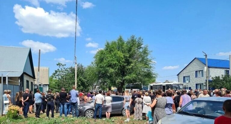    Жители Сорочинского округа 4 июля простились с погибшей Василисой Андрей Севостьянов