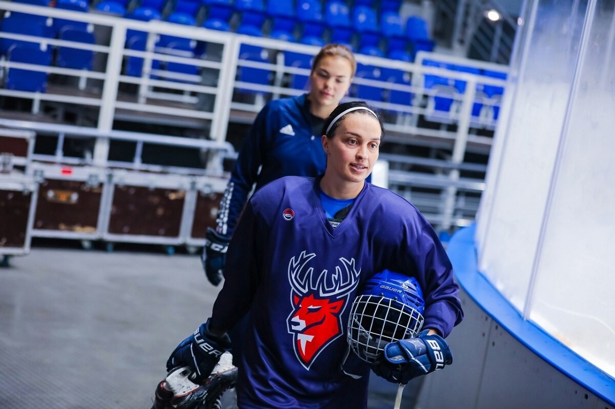    Общая статистика Елены Малиновской в ЖХЛ – 260 матчей, 117 очков Александр Рылов