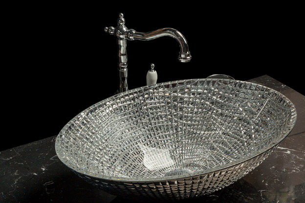 Стеклянные раковины для ванной комнаты: виды, плюсы и минусы, обзор лучших производителей