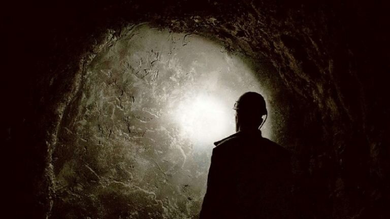    После возгорания буровой установки на Гайском ГОКе все горняки были выведены из шахты Белов Михаил Александрович