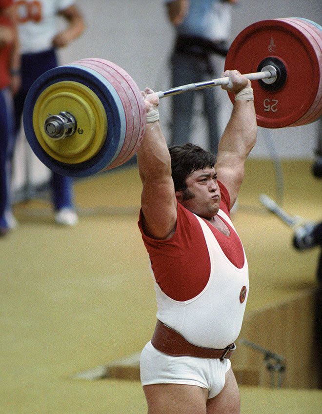 Штангист Олимпийский чемпион