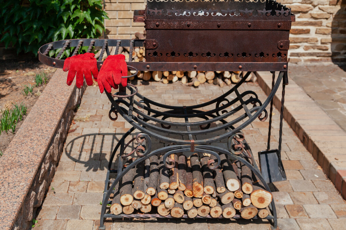 Хочу поделиться с вами своей историей, как я стал сварщиком и начал зарабатывать на этом хорошие деньги. Итак, варить начал лет в 16 под руководством отца.