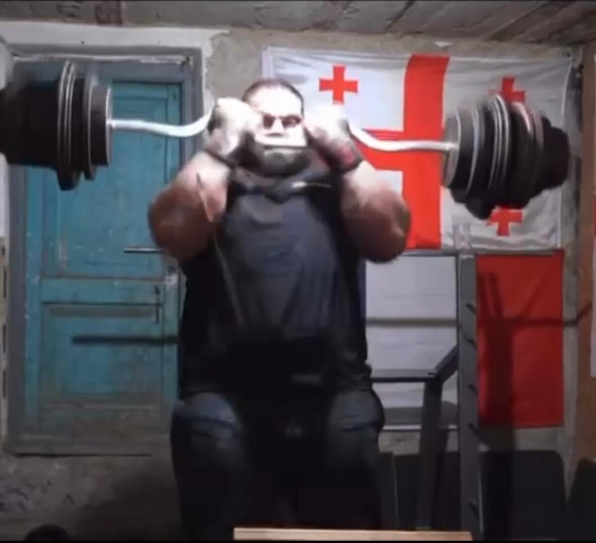 экстремальный подъём на бицепс 165 килограммового снаряда от Левана Сагинашвили