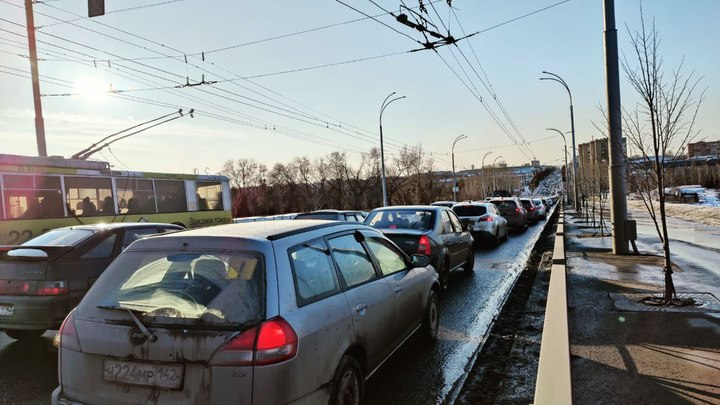 В августе вырастет утильсбор на ввозимые в Россию перекупщиками транспортные средства. Фото: Царьград 