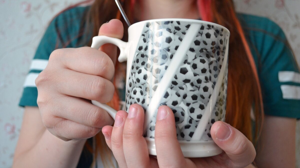     Организм в условиях жаркой погоды очень быстро теряет жидкость и требует своевременного пополнения ее запасов. Поэтому очень важно правильно организовать и соблюдать питьевой режим.