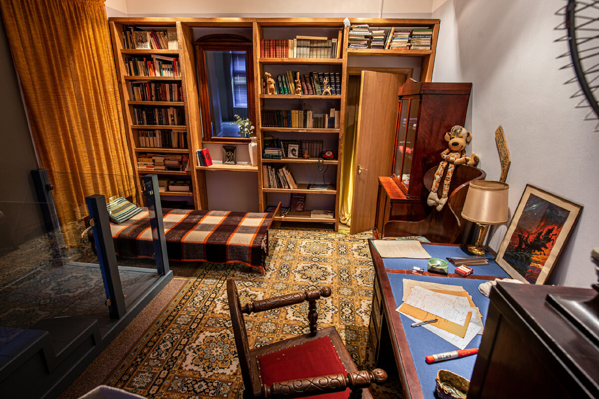 Музейная копия домашнего кабинета Высоцкого