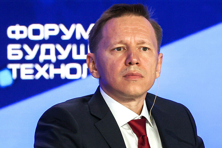   «У нас сейчас было время обмолвиться парой слов с учеными, и вы сказали: вы знаете, ведь счастье — в творчестве. А мы, когда готовились к сессии, обсуждали, как ни странно, тот же самый сигнал», — предварил речь президента сооснователь Российского квантового центра Руслан Юнусов Фото: kremlin.ru