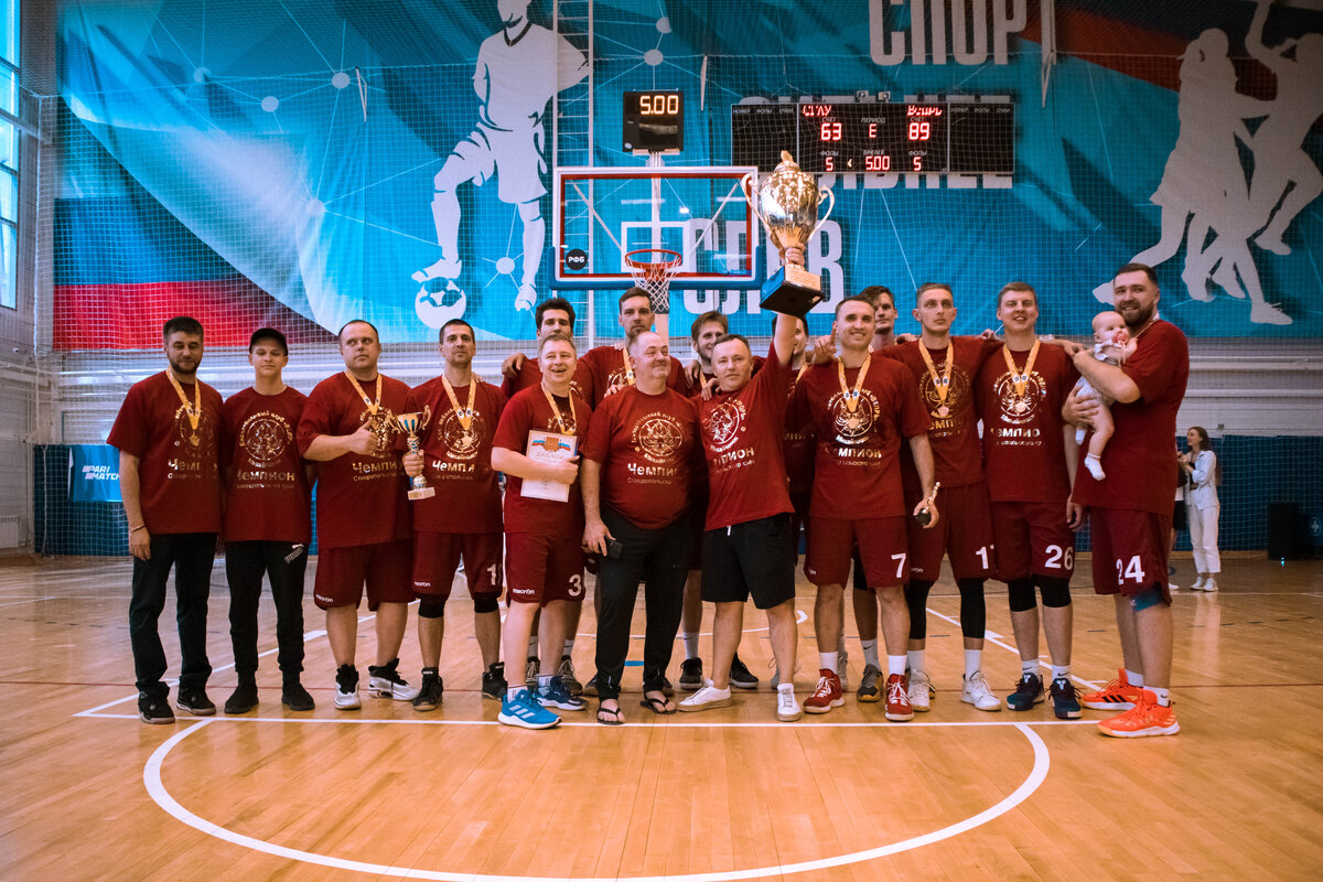 Баскетбольная команда города Михайловска «Вепрь» в четвёртый раз стала победителем Чемпионата Ставропольского края. Наши ребята – не профессиональные спортсмены, а просто любят баскетбол.