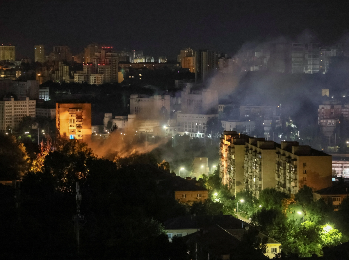 Киев 2023. Пожар ночью. Обстрел Киева. 1 июля киев