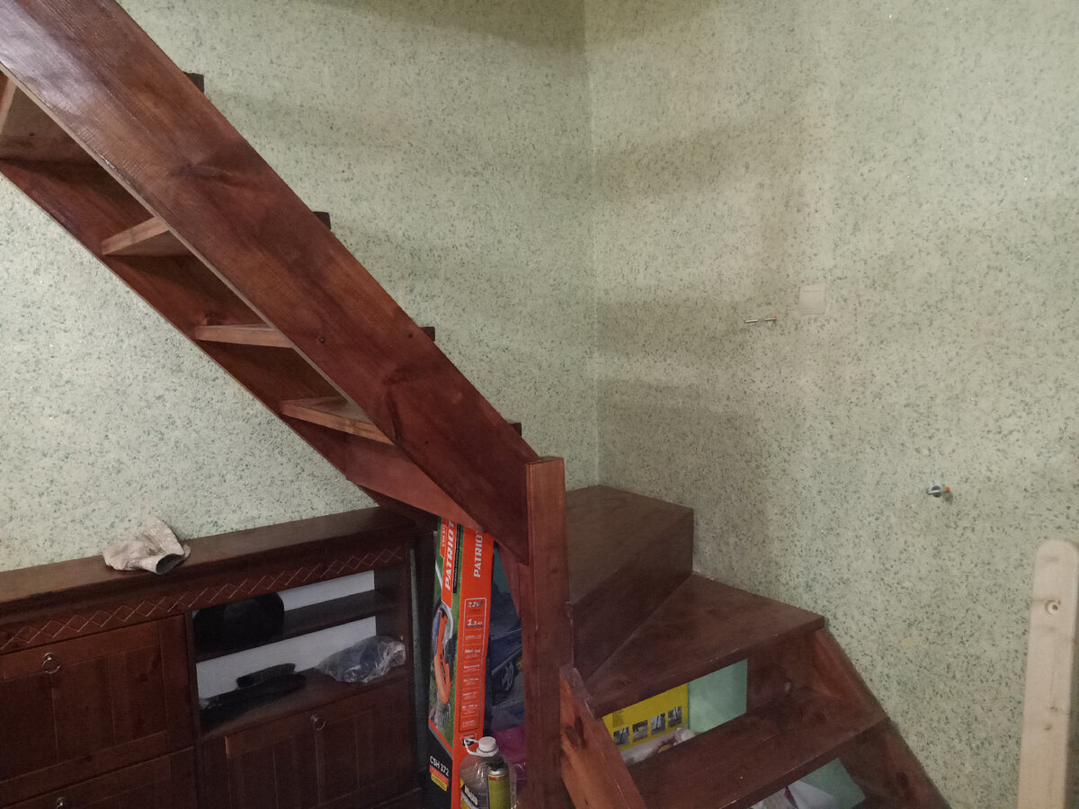 Так выглядела лестница на мансардный этаж до установки перил