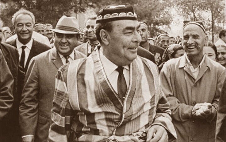 Брежнев в одну из поездок в Узбекистан, фото из открытых источников.