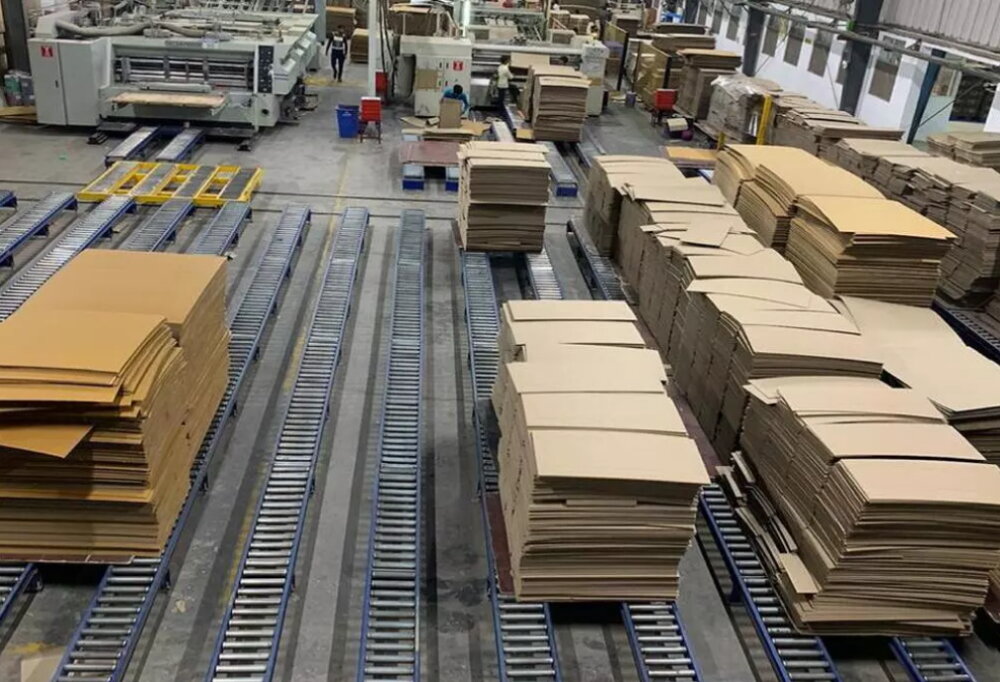 Цех по производству картонной упаковки.