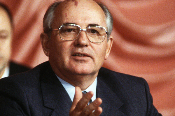 После распада СССР подавляющая часть нашего народа откровенно презирала Михаила Горбачева. Страна погрузилась в хаос, миллионы человек в одночасье лишились накоплений и работы.