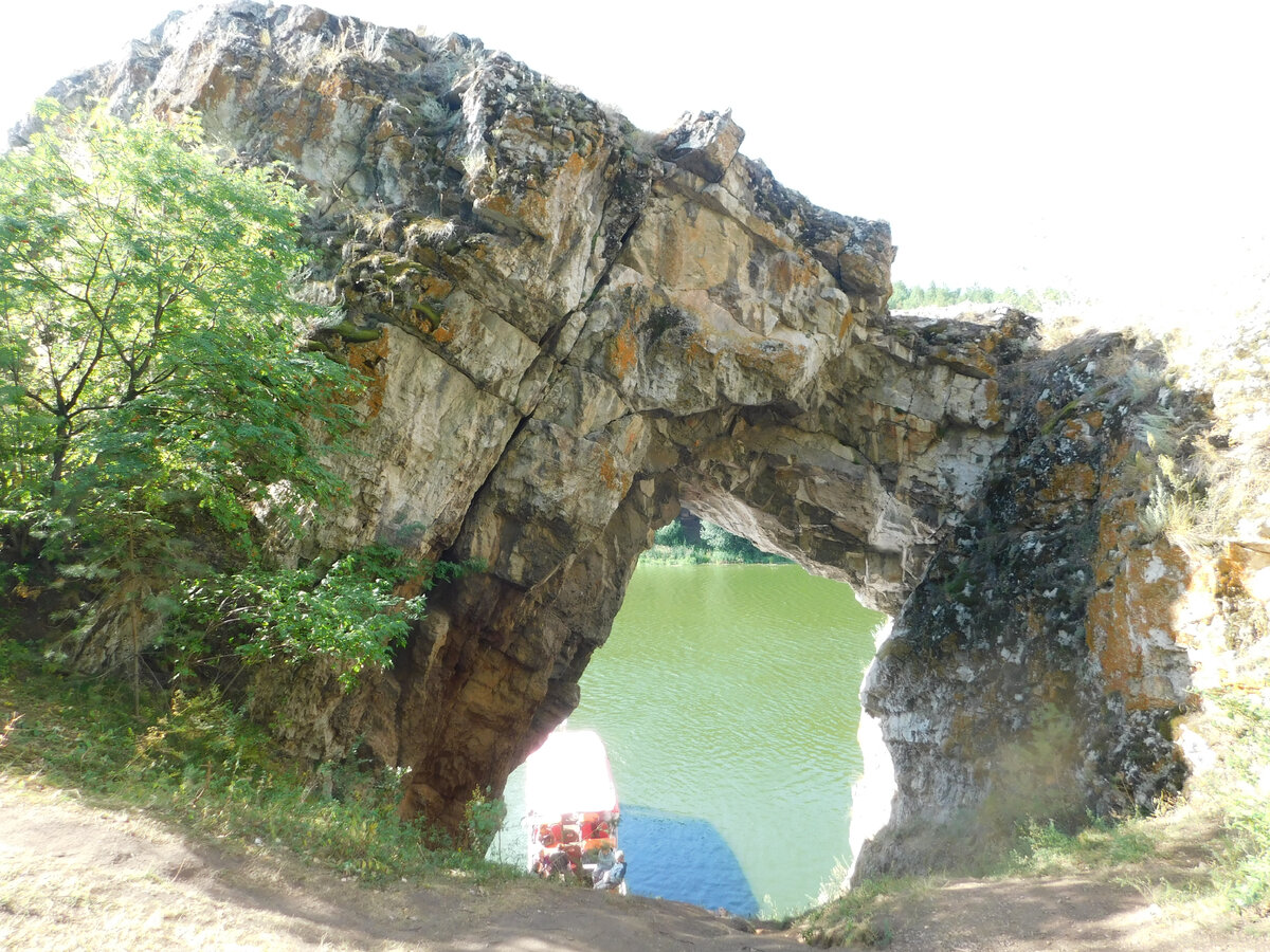 Памятник природы скала Каменные ворота. Фото автора.