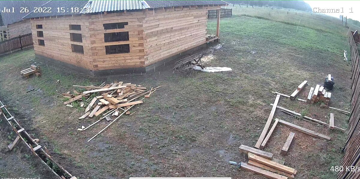 Опалубка с выкопанной траншеей под дождем. Поэзия :)