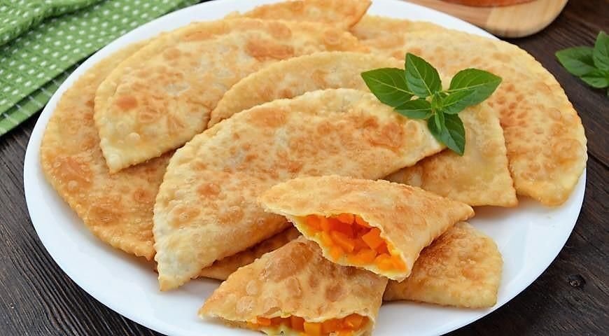 Постные чебуреки. Пирожки с тыквой. Вкусные чебуреки с тыквой. Чебуреки с тыквой и луком. Пирожки с тыквой жареные.