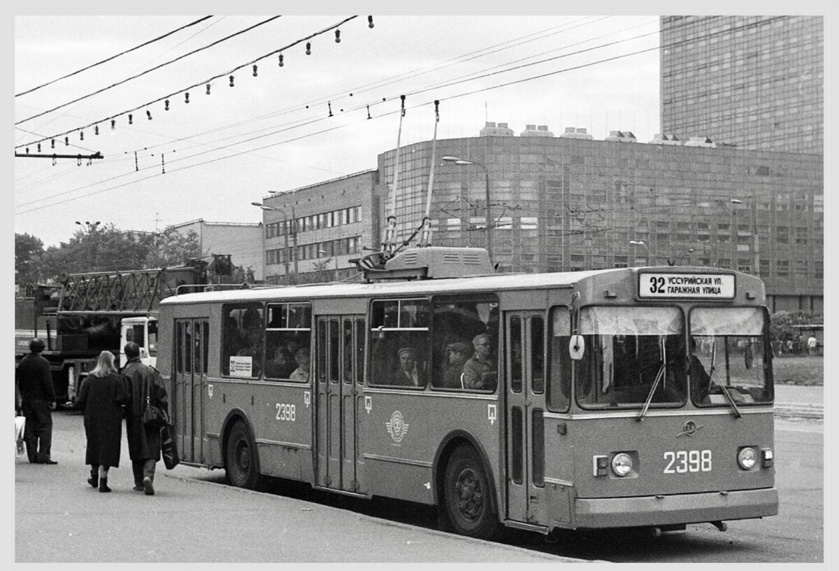 Такой разной была Москва 1980-х и так в 2023 году эти места выглядят на  фото с тех же точек | Про life в Москве и не только здесь | Дзен