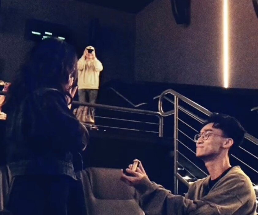     Парень отредактировал фильм «Все везде и сразу», а также арендовал кинозал — чтобы сделать предложение своей девушке