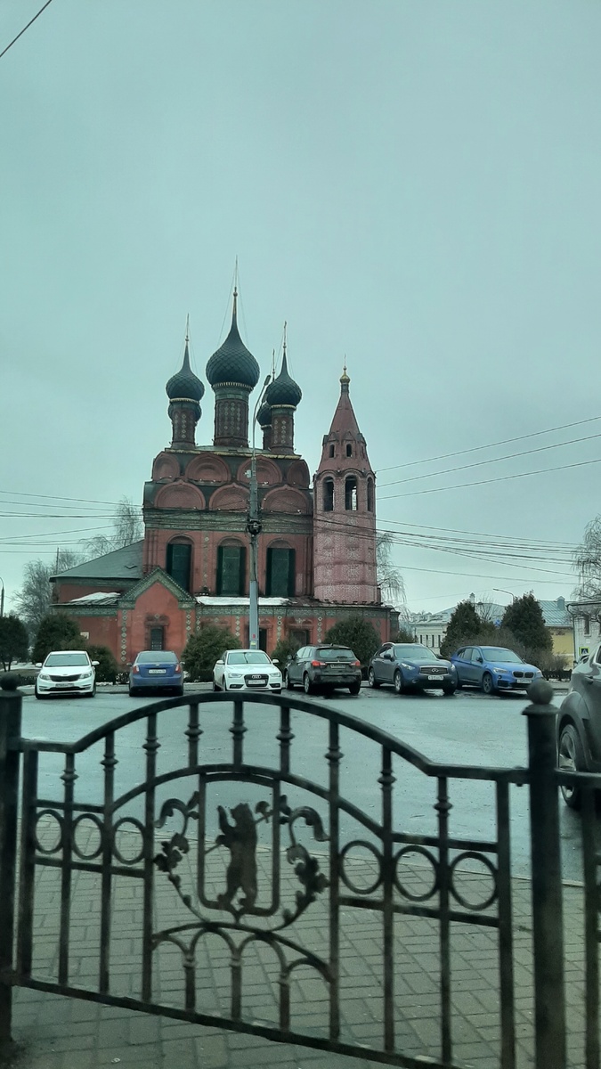 Город умывается весенним дождем