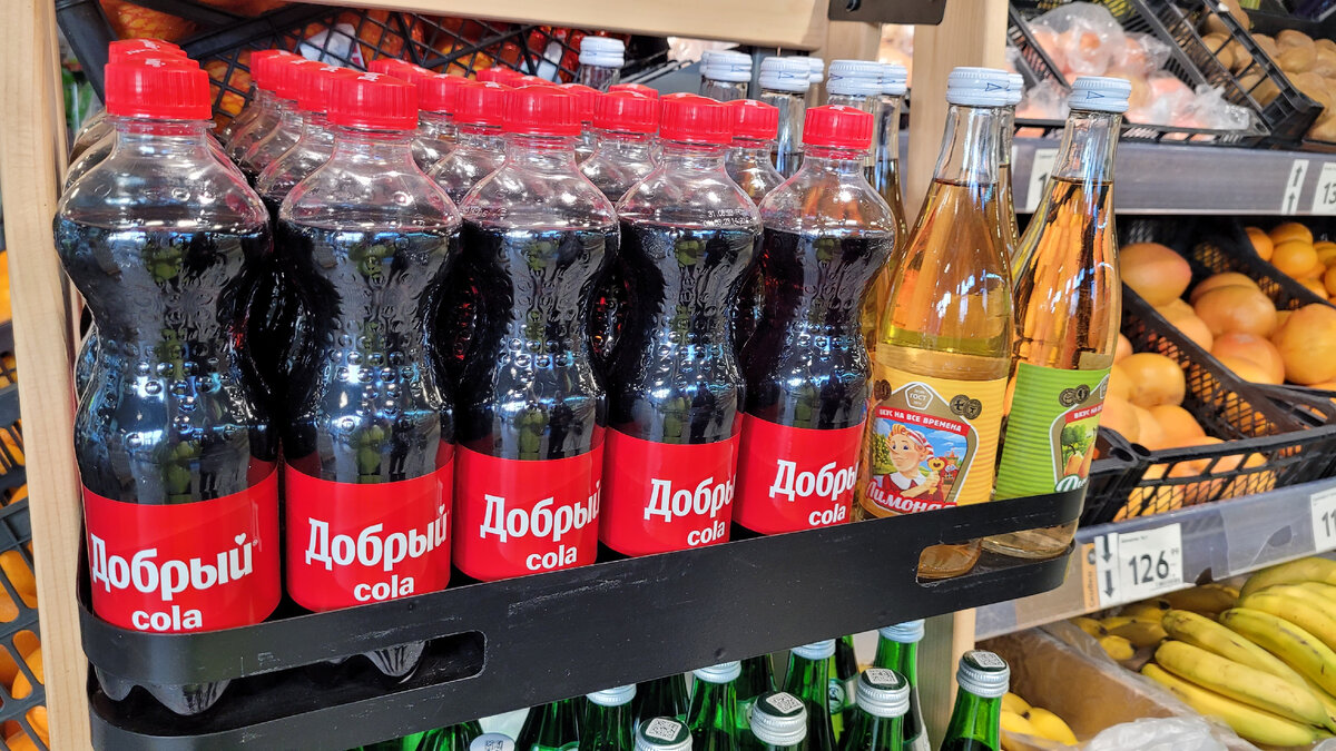 Добрый кола в магазине. Марко заинтересовали также лимонад и дюшес