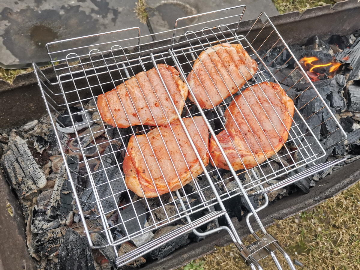 В грузинском маринаде. Только что отправили на решётку.